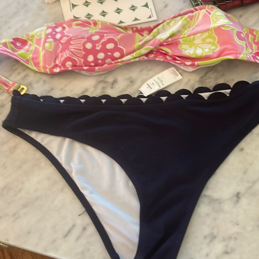 Like new navy scalloped bikini bottom